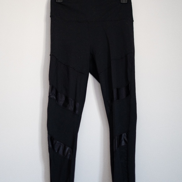 Fabletics powerhold leggings with mesh - Picture 4 of 5